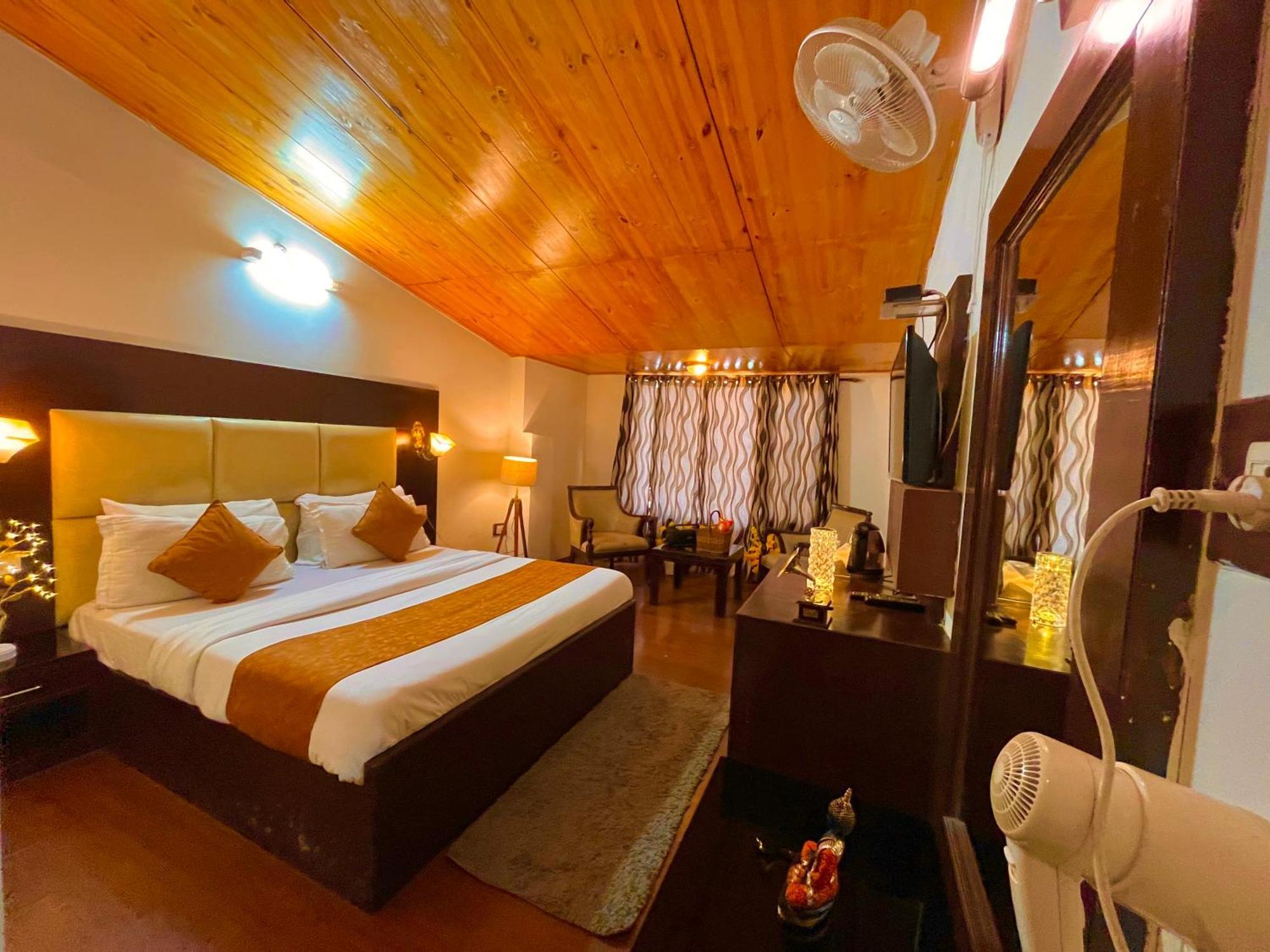 Hotel The North Wind In City Center, Manali 外观 照片