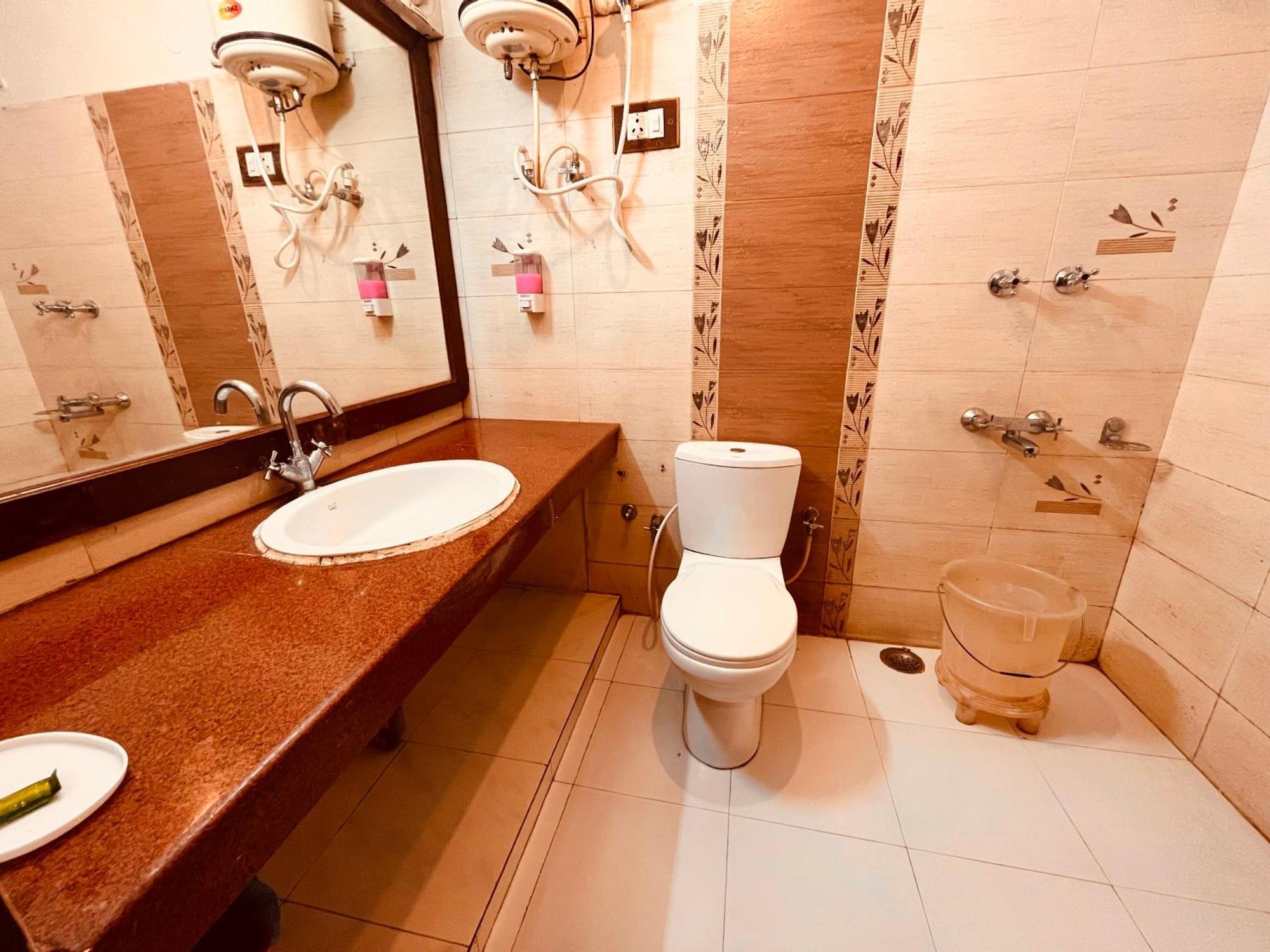 Hotel The North Wind In City Center, Manali 外观 照片