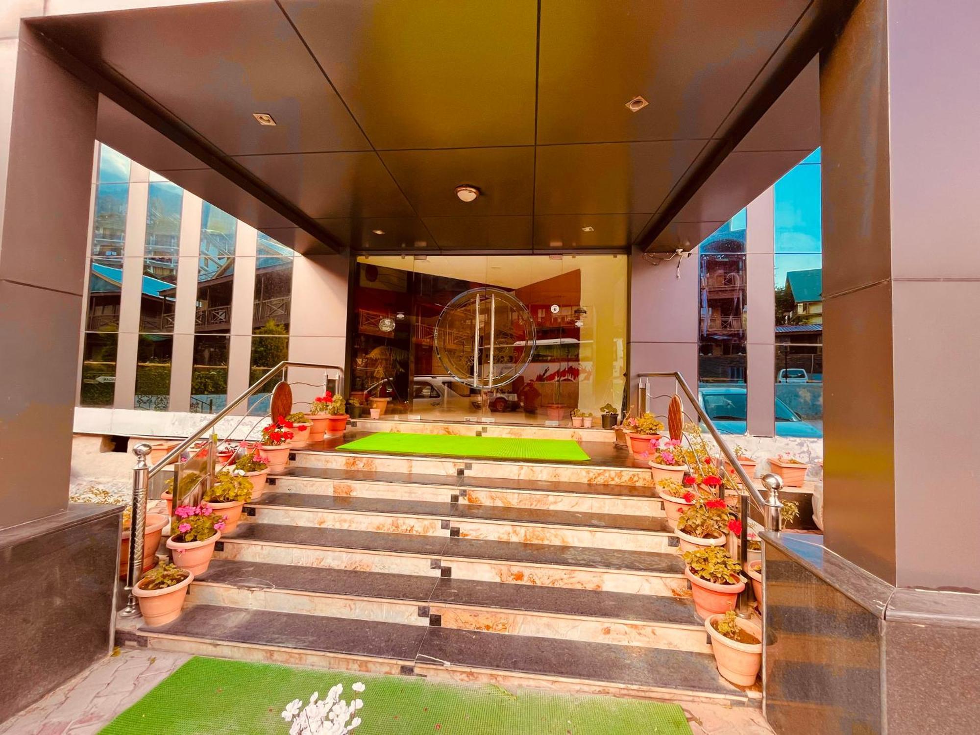 Hotel The North Wind In City Center, Manali 外观 照片